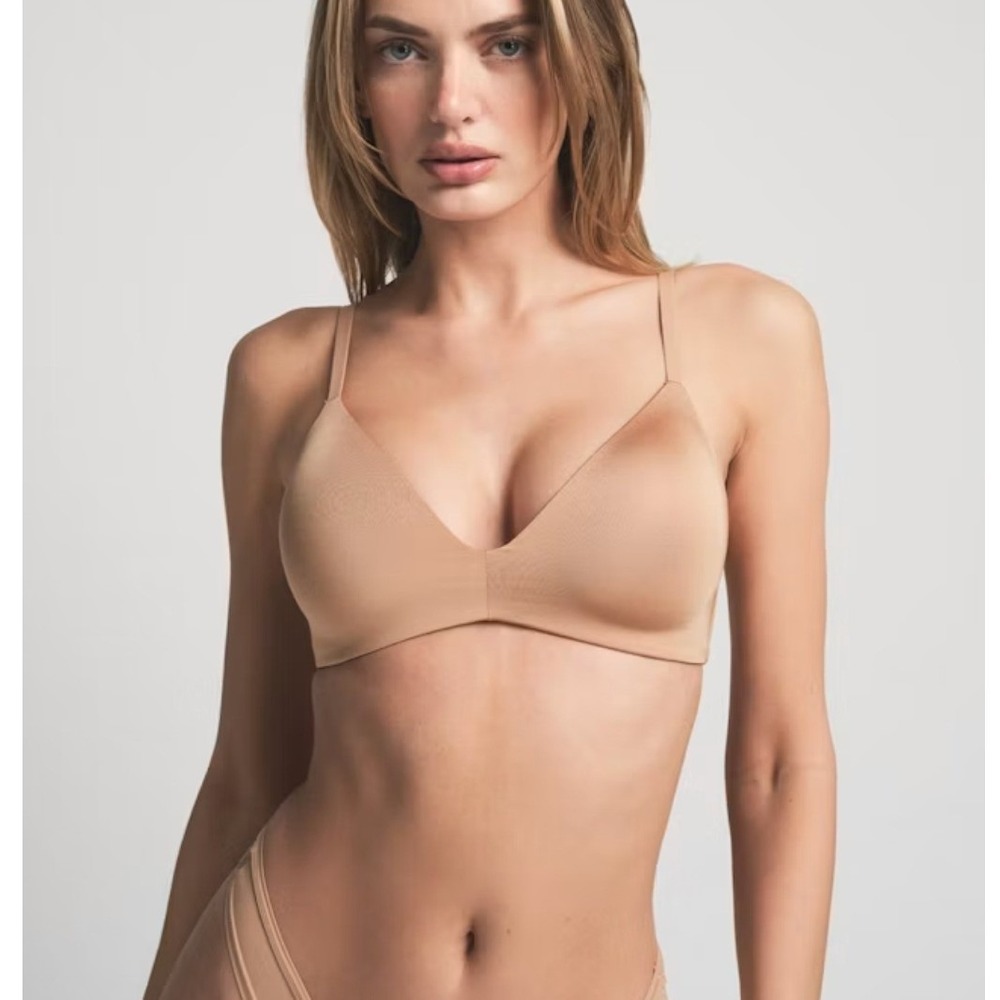 SKIMS Wireless Form T-Shirt Bra 36C Ochre Tan Nude Seamless Minimalist Everyday